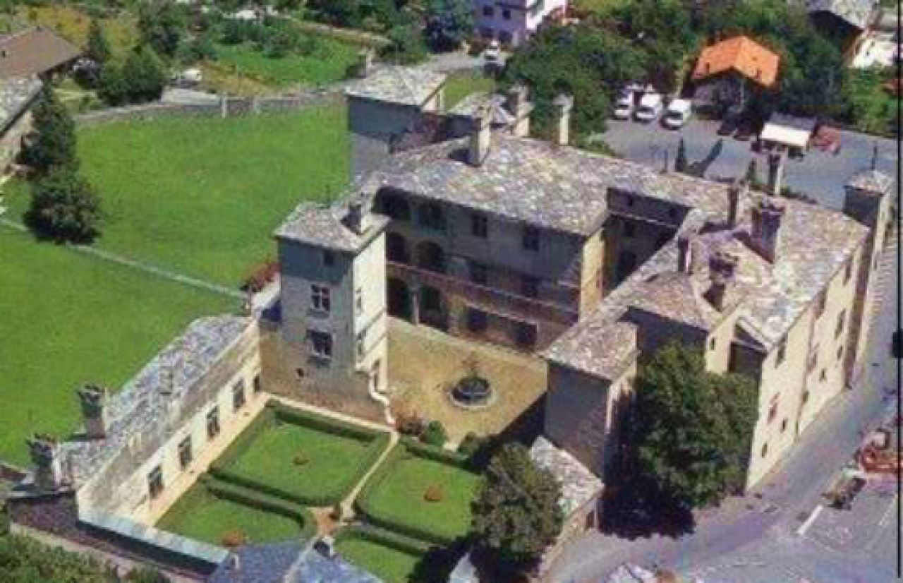 Risultati immagini per castello di issogne