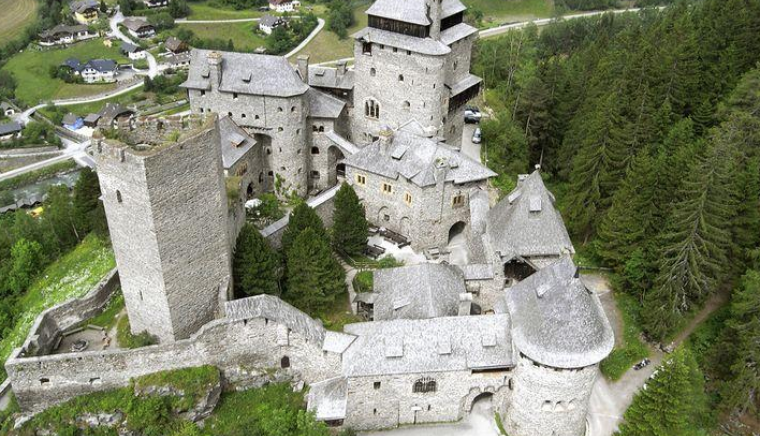  Burg Finstergrün 