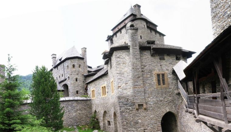  Burg Finstergrün 