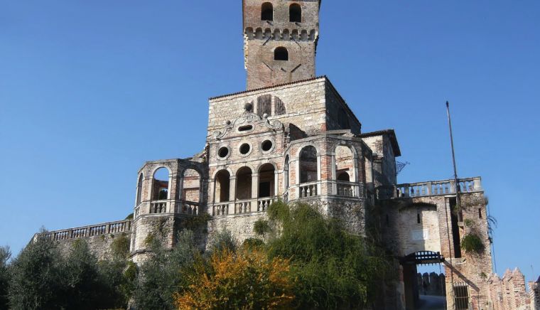  Castello di San Salvatore 