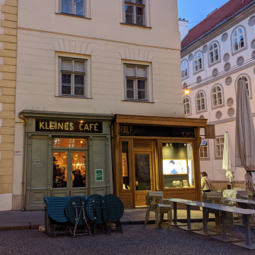  Kleines Café 