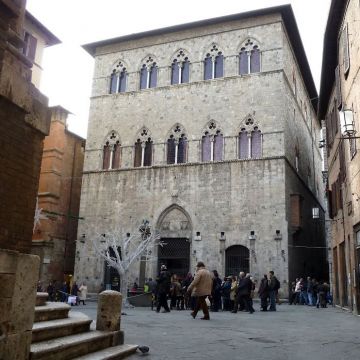 Palazzo Tolomei