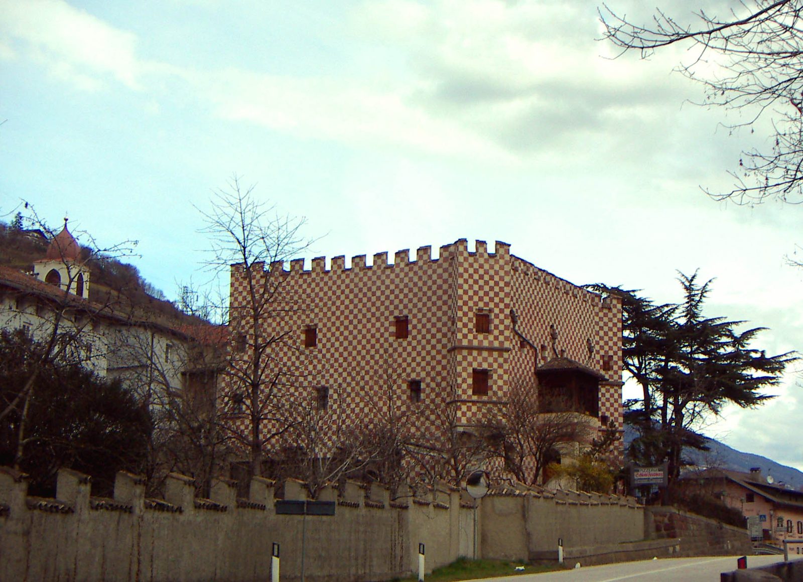 Castel Friedburg